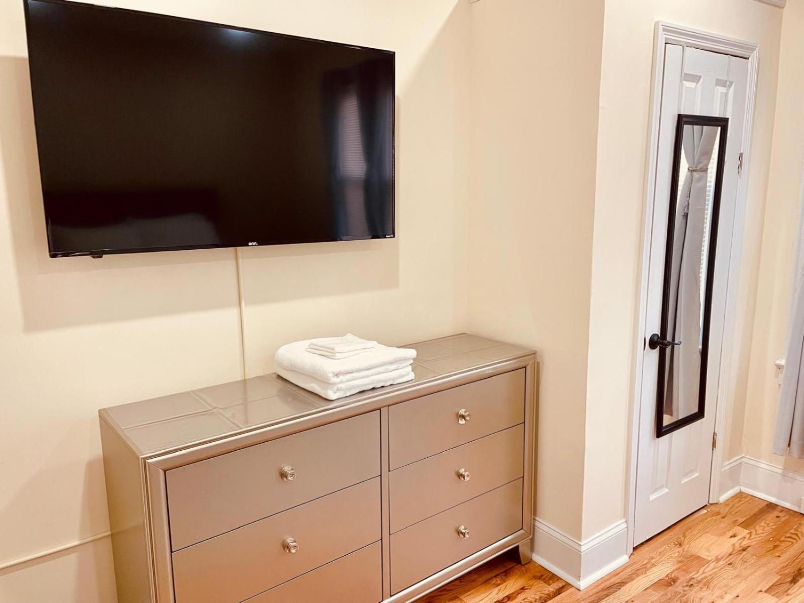 Ooohlala! 2 Beds And 2 Full Baths W/Free Parking Appartement Newark Buitenkant foto
