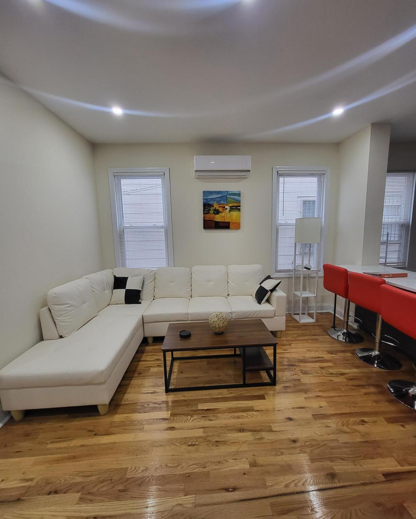 Ooohlala! 2 Beds And 2 Full Baths W/Free Parking Appartement Newark Buitenkant foto