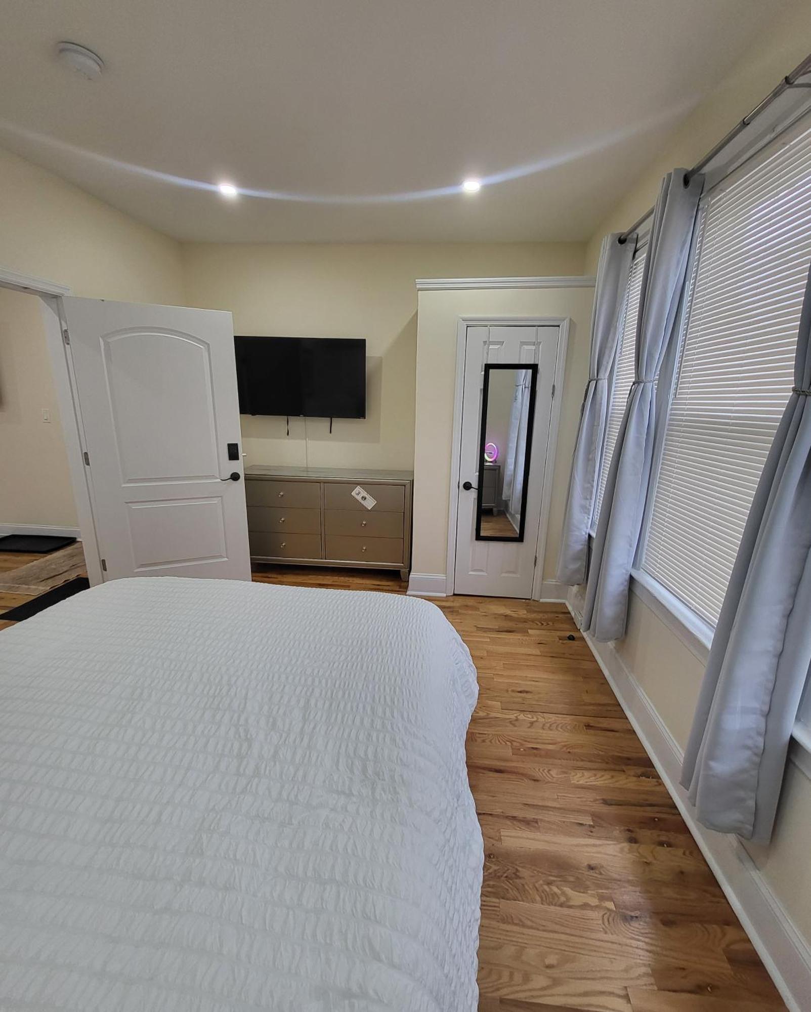 Ooohlala! 2 Beds And 2 Full Baths W/Free Parking Appartement Newark Buitenkant foto