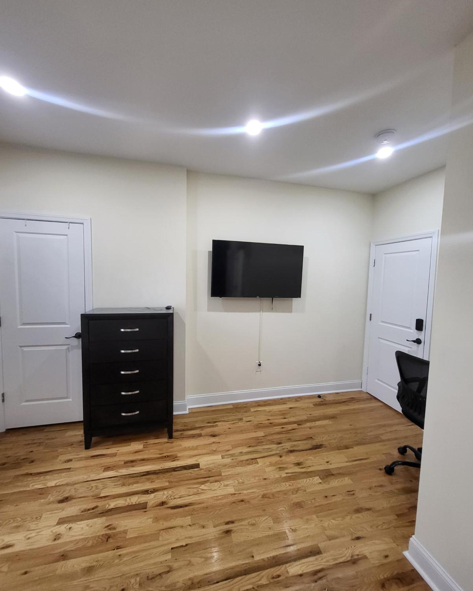 Ooohlala! 2 Beds And 2 Full Baths W/Free Parking Appartement Newark Buitenkant foto