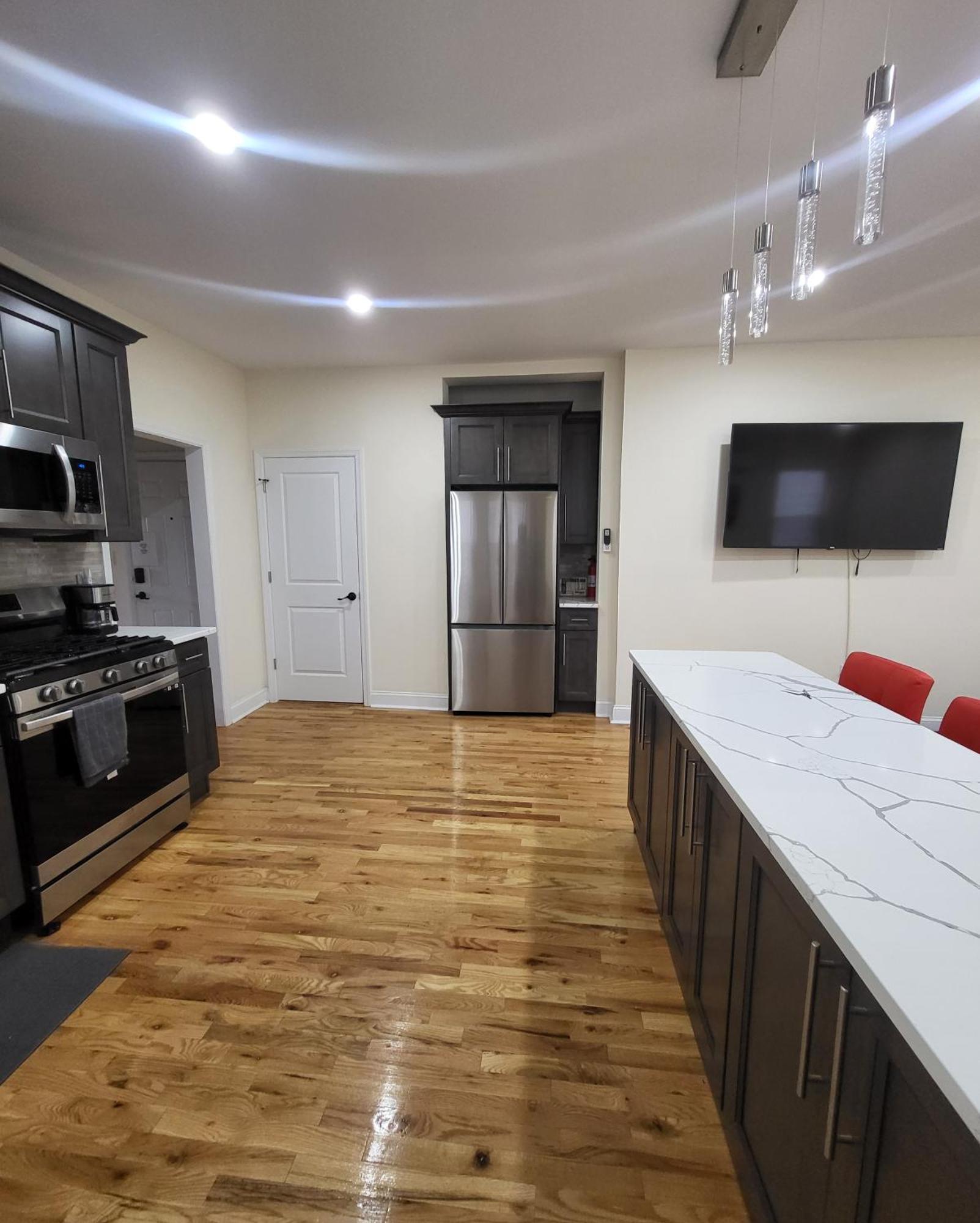 Ooohlala! 2 Beds And 2 Full Baths W/Free Parking Appartement Newark Buitenkant foto