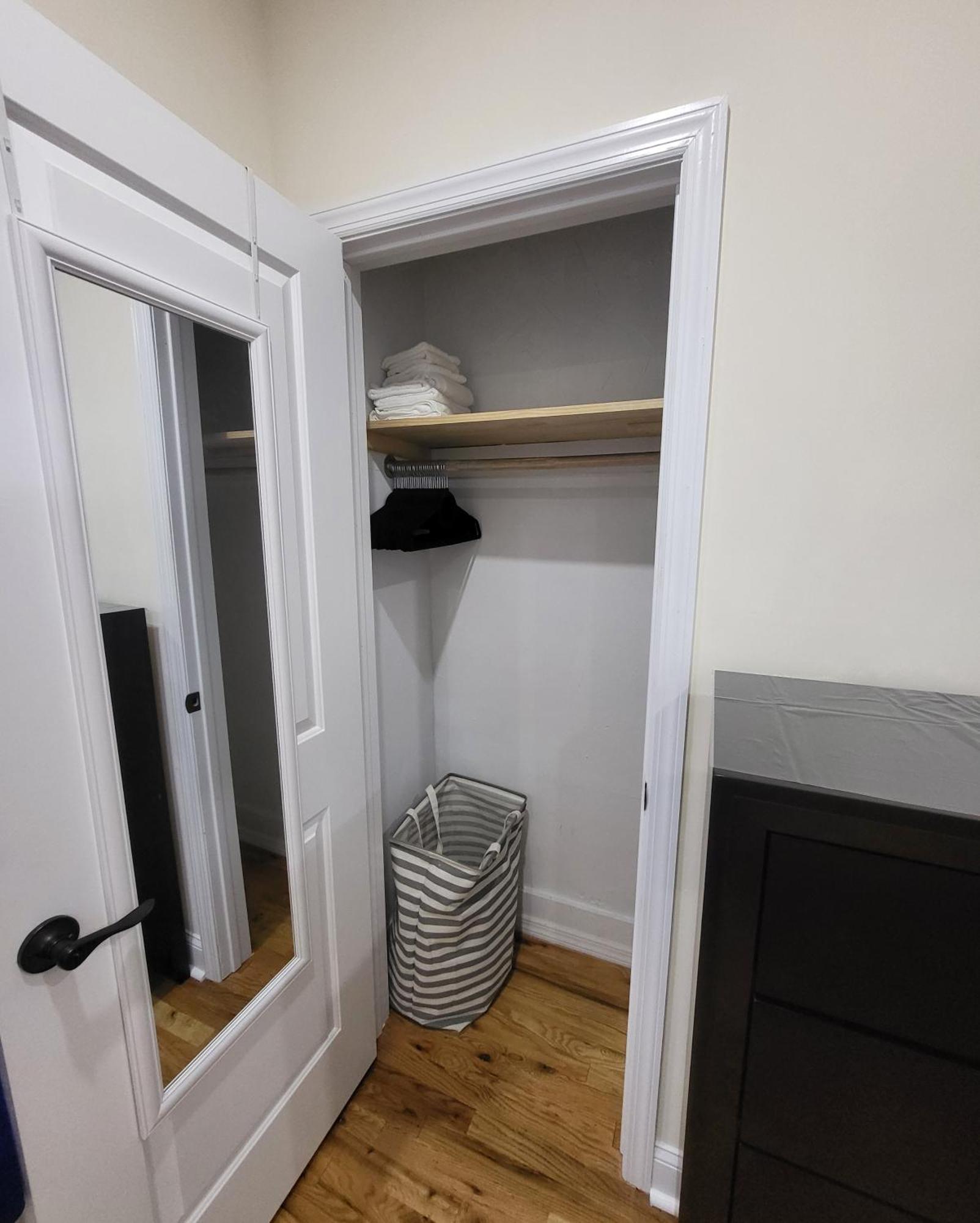 Ooohlala! 2 Beds And 2 Full Baths W/Free Parking Appartement Newark Buitenkant foto