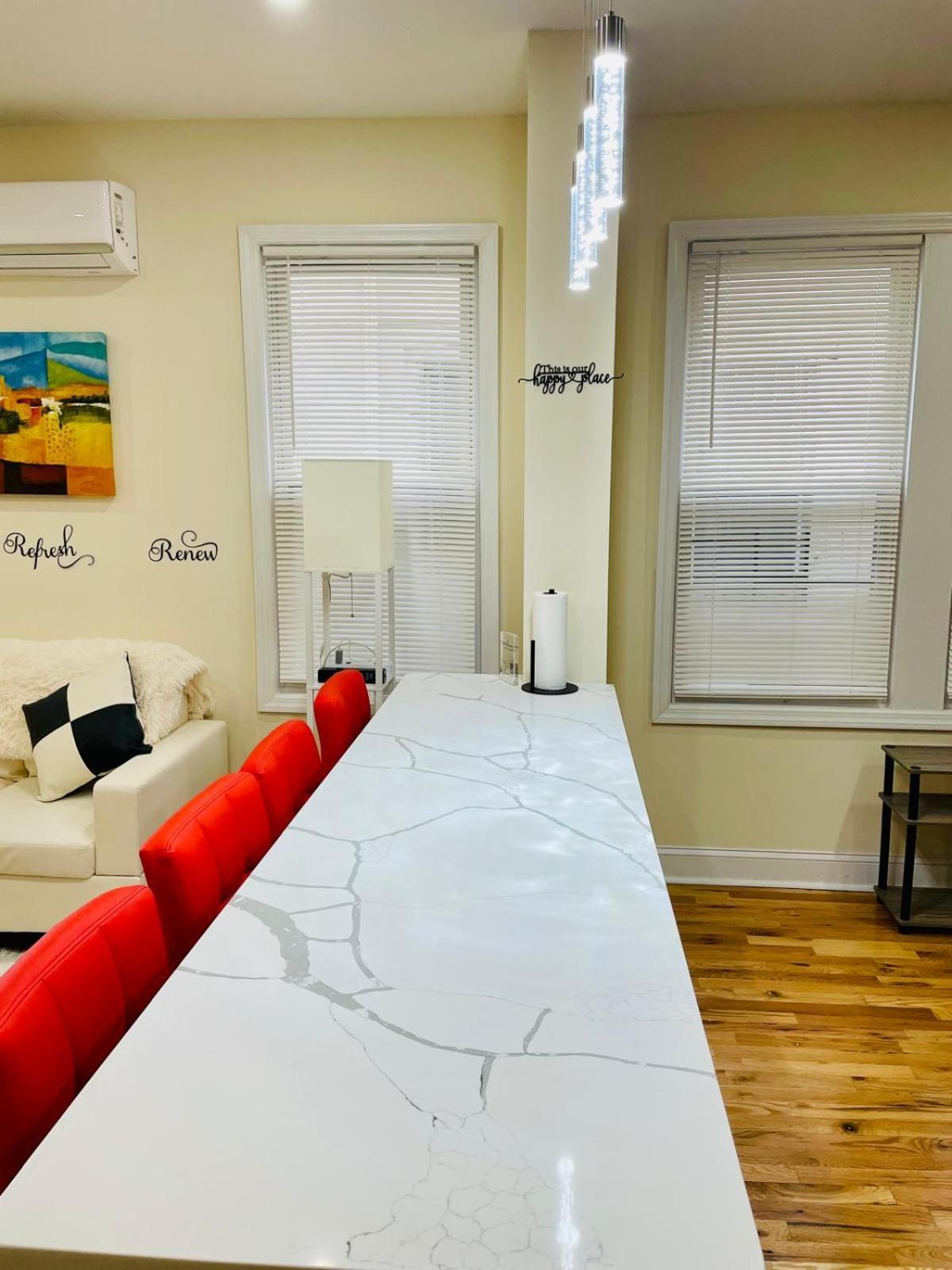 Ooohlala! 2 Beds And 2 Full Baths W/Free Parking Appartement Newark Buitenkant foto