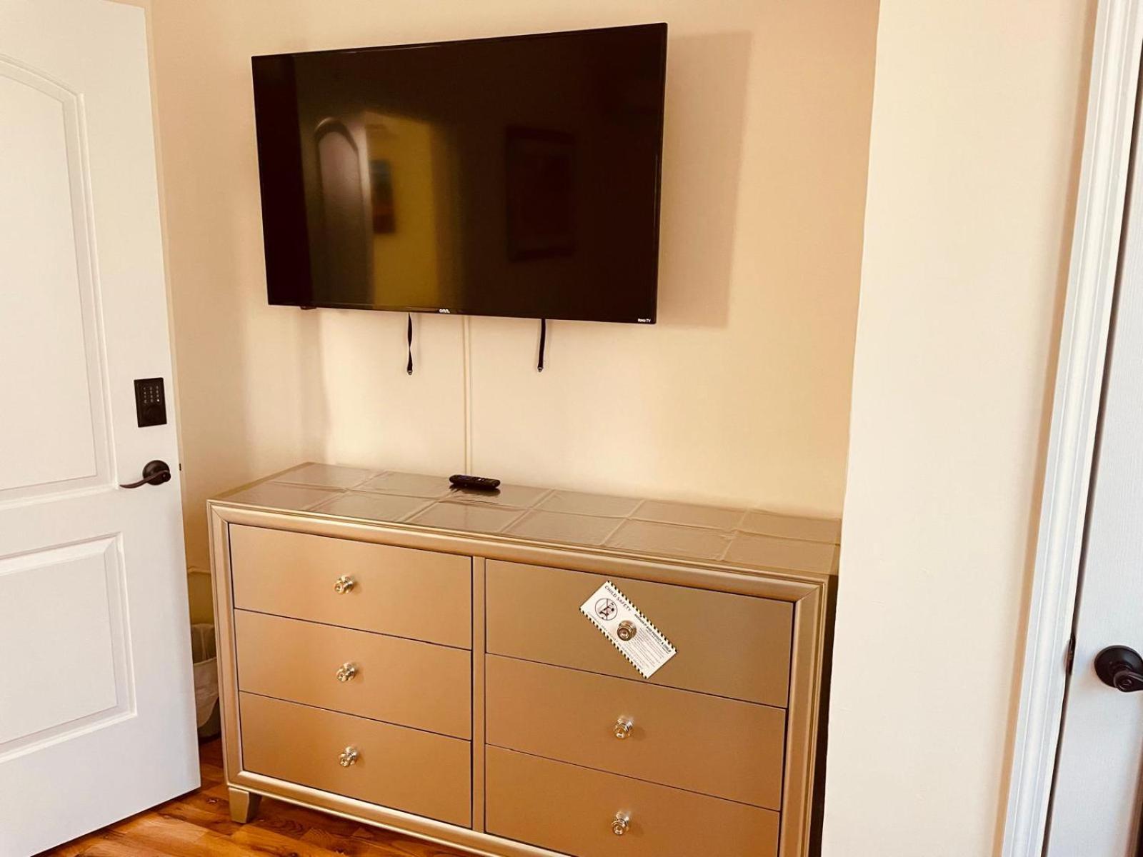 Ooohlala! 2 Beds And 2 Full Baths W/Free Parking Appartement Newark Buitenkant foto